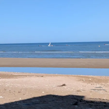Les Pieds Dans Le Sable